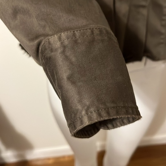 Current Elliot The Tella Button Front Shirt Army
Green Size S - Picture 7 of 15